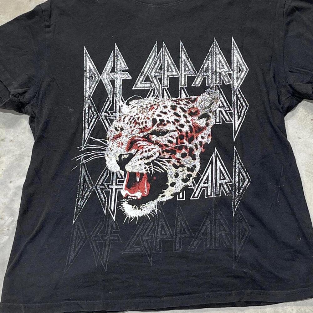 Def Leppard Preowned Large Band T-shirt